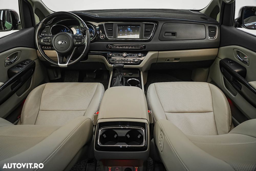 Kia Carnival - 25
