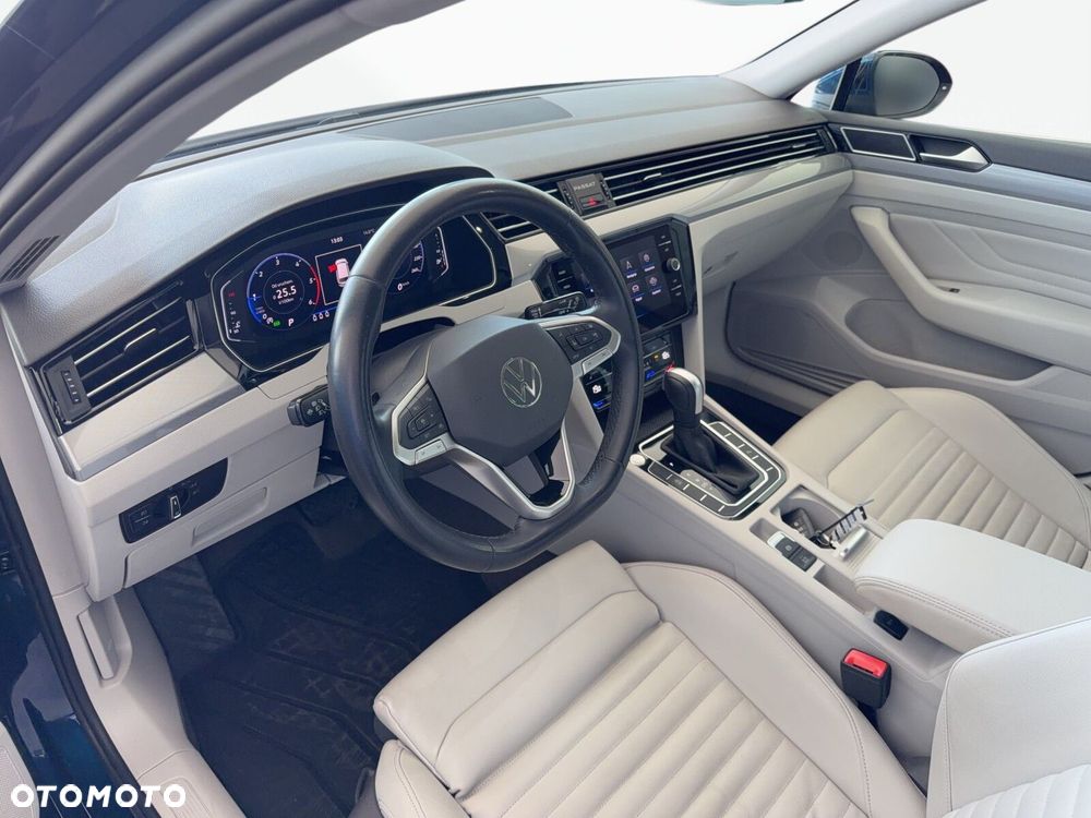 Volkswagen Passat Variant - 11