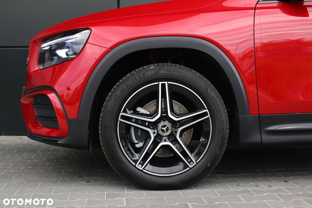 Mercedes-Benz GLB - 11