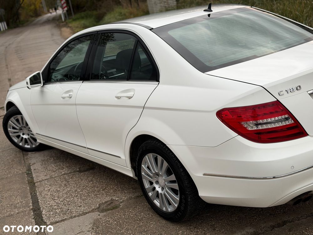 Mercedes-Benz Klasa C 180 CGI BlueEff Elegance - 17