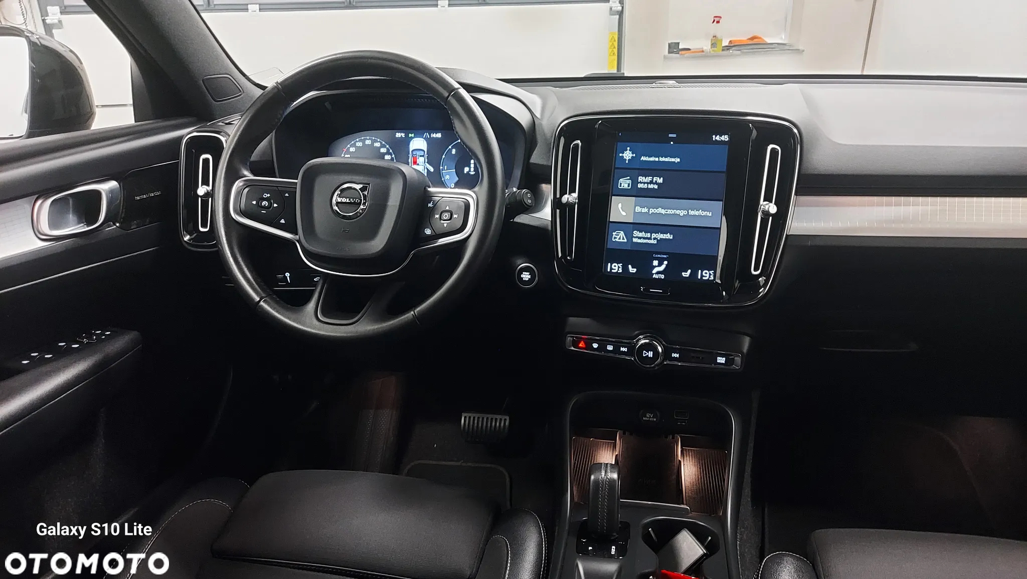 Volvo XC 40 D4 AWD Geartronic R-Design - 17
