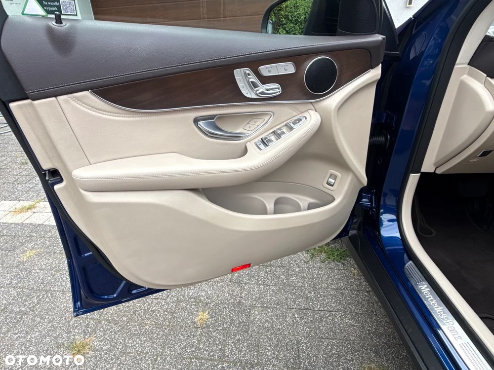 Mercedes-Benz GLC 250 4Matic 9G-TRONIC AMG Line - 13