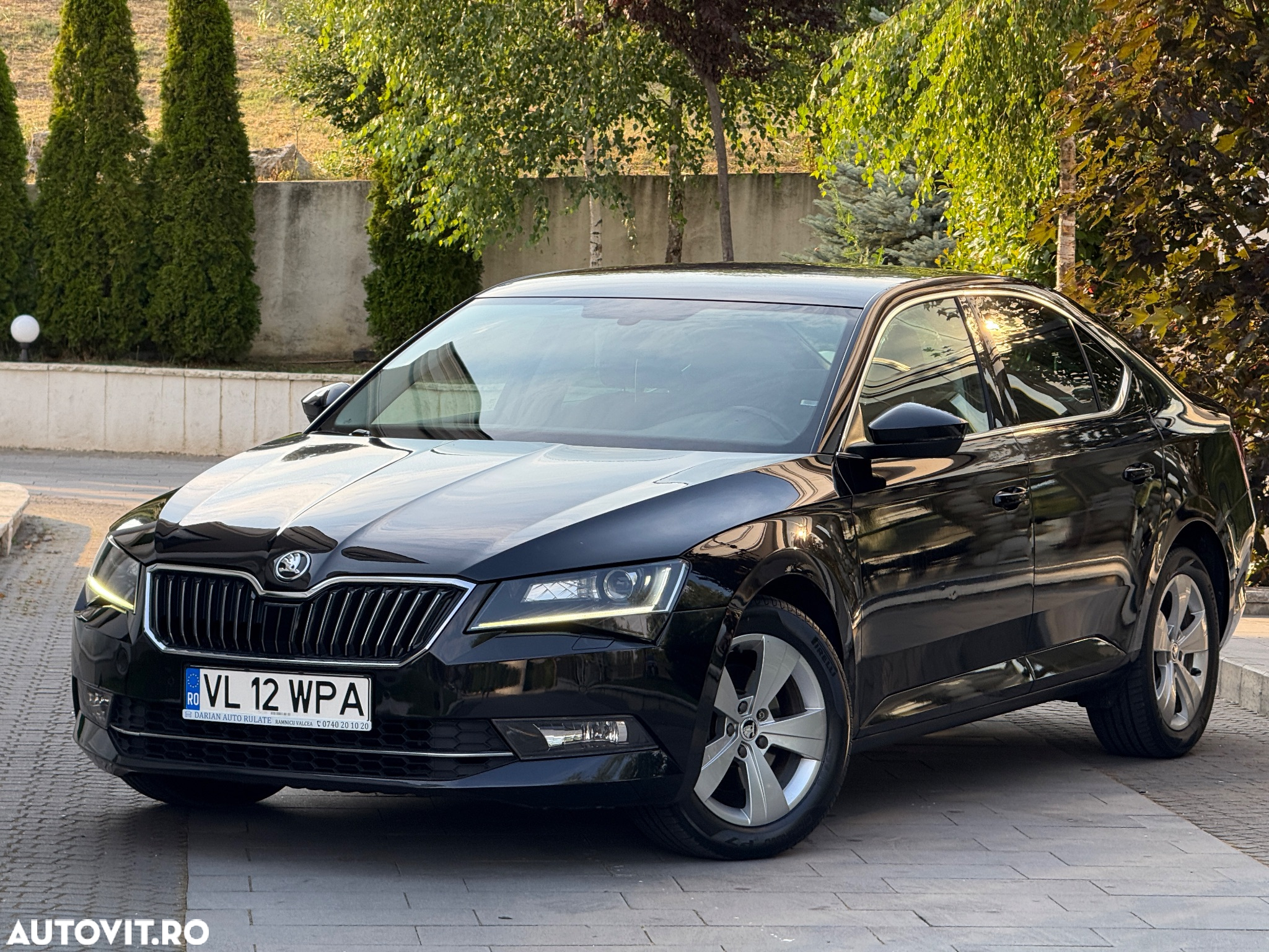 Skoda Superb 2.0 TDI DSG Ambition - 2