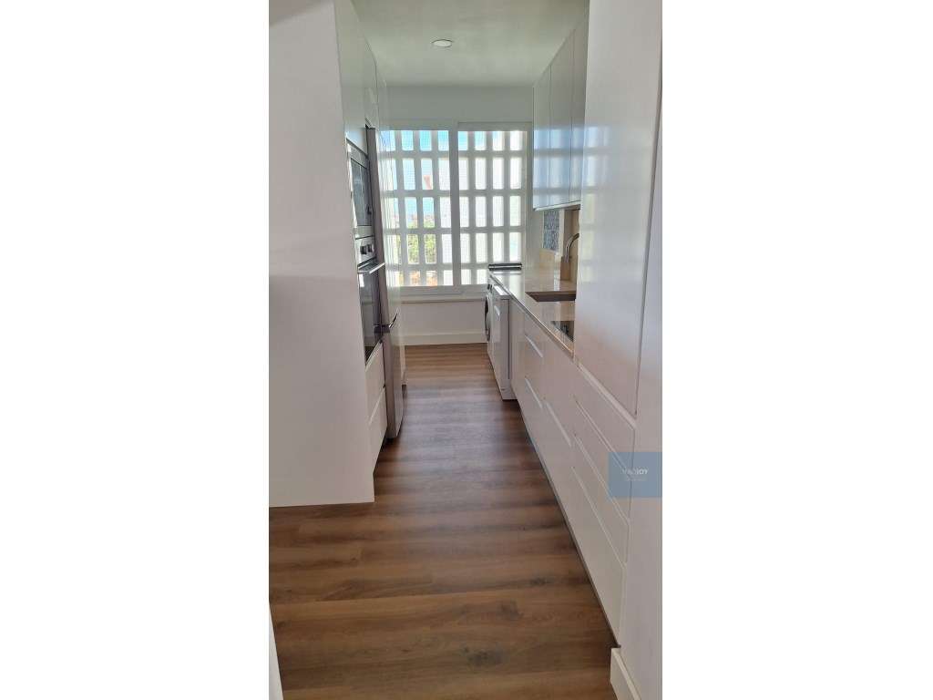 Apartamento T2+1 Renovado com Varanda no Bairro do Rosário, Cascais - Grande imagem: 4/16
