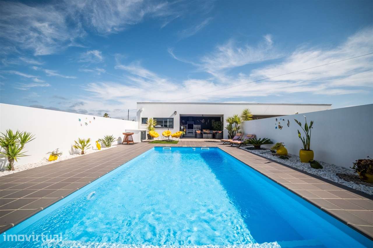 Moradia T3 Térrea de Arquitetura Contemporânea com Piscina em Pataias, - Grande imagem: 2/60