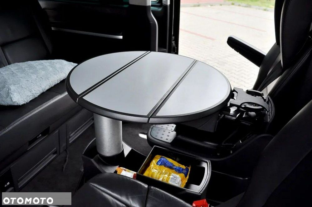 Volkswagen Multivan - 13