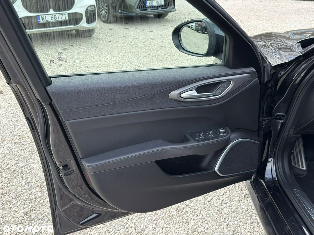 Alfa Romeo Giulia - 15