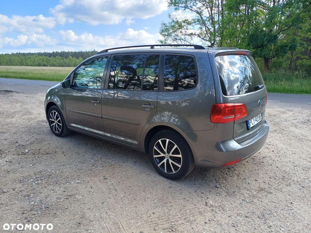 Volkswagen Touran 2011 photo 4