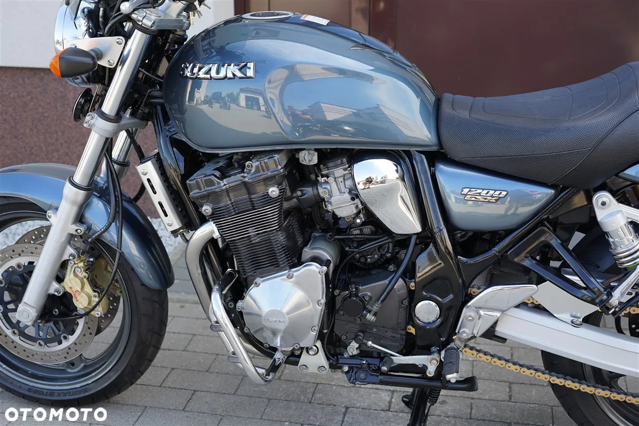 Suzuki GSX - 27