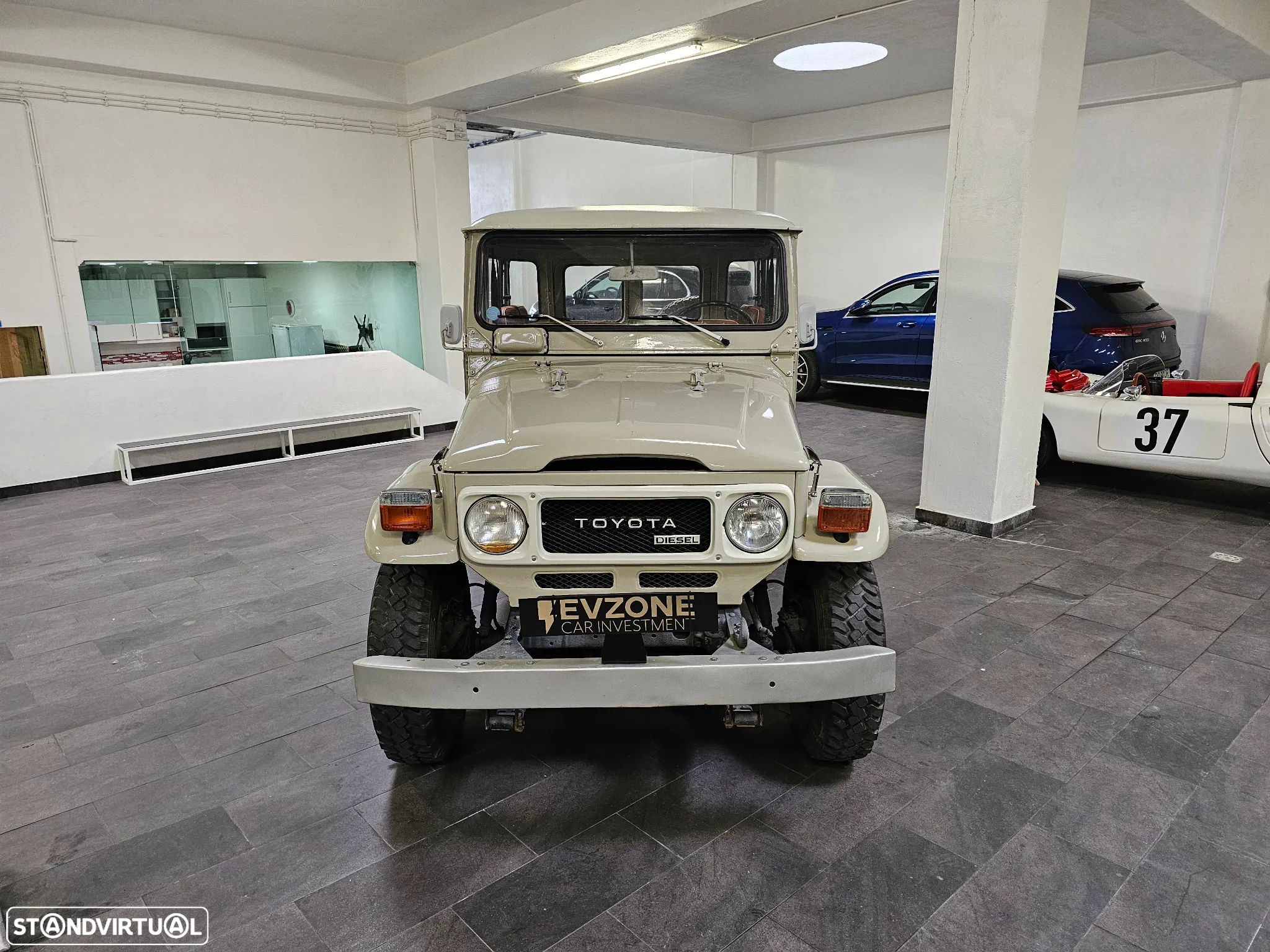 Toyota Land Cruiser - 2