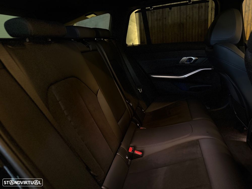 BMW 330 e Aut. M Sport - 26