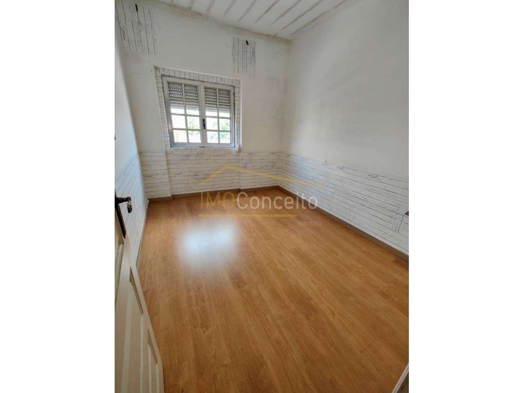 Prédio com 2 Pisos - Excelente investimento em Torres Novas - Grande imagem: 3/20