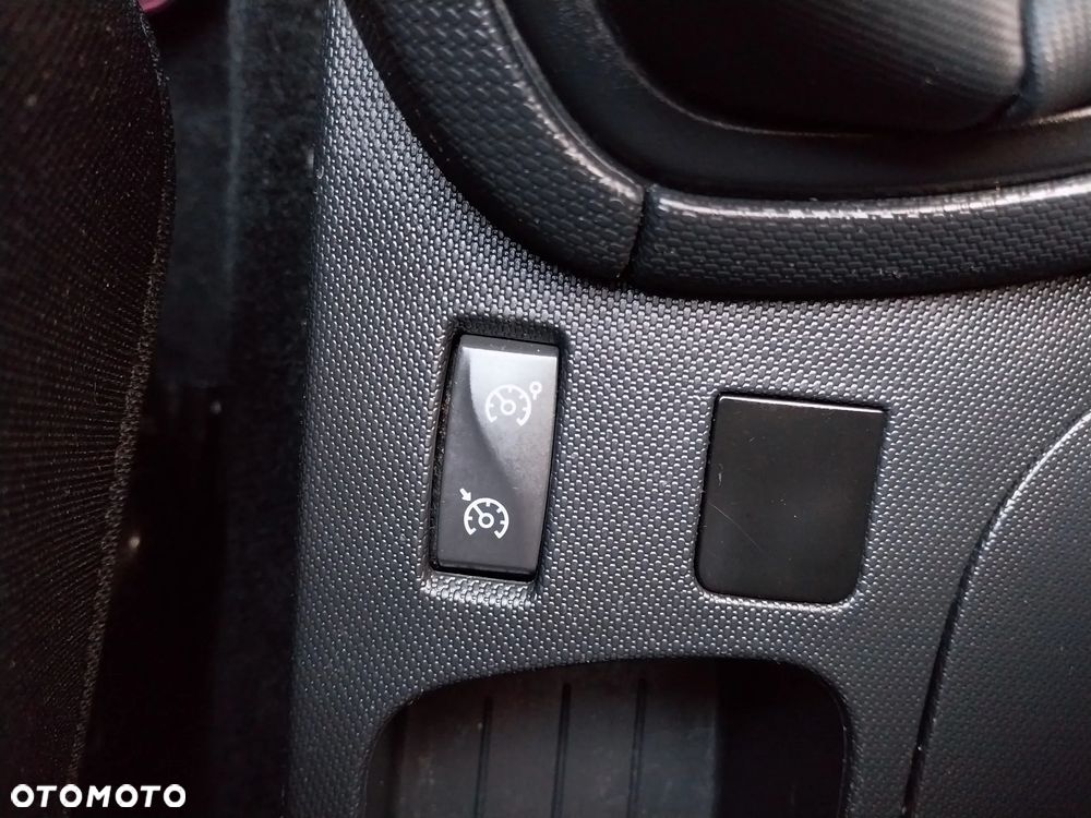 Renault Clio 1.2 16V 75 Business - 12