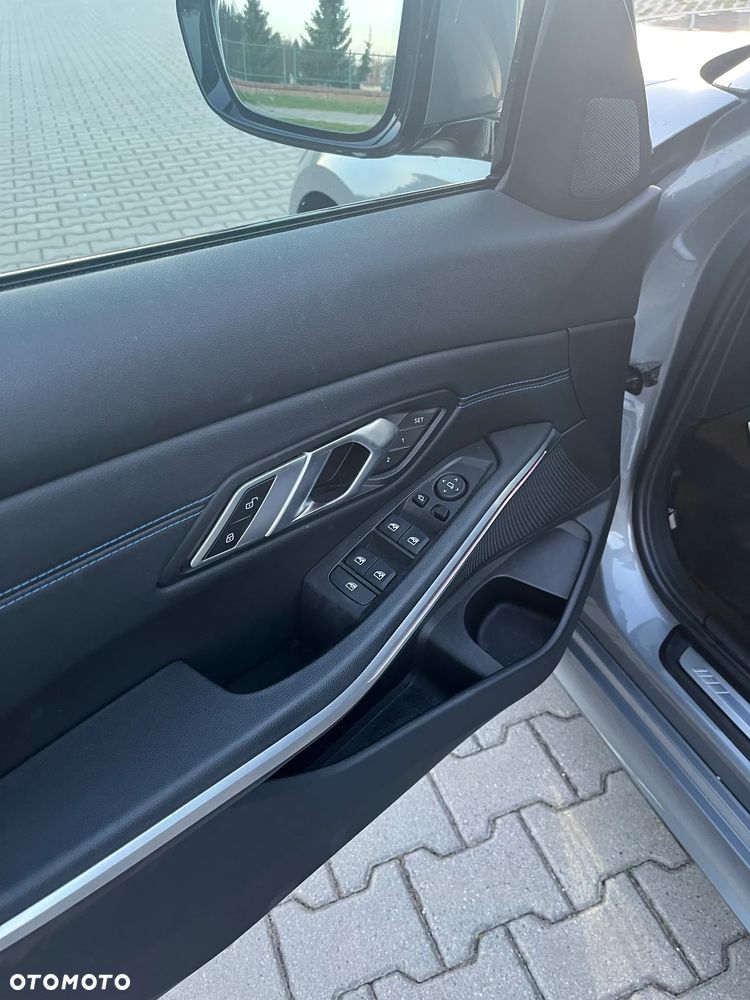 BMW Seria 3 320d M Sport - 16