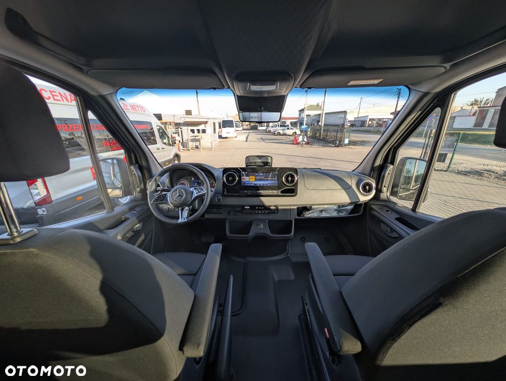 Mercedes-Benz Sprinter - 20