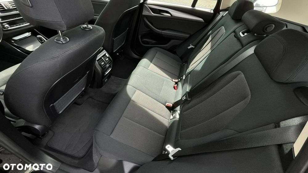 BMW X3 xDrive20d Business Edition - 17