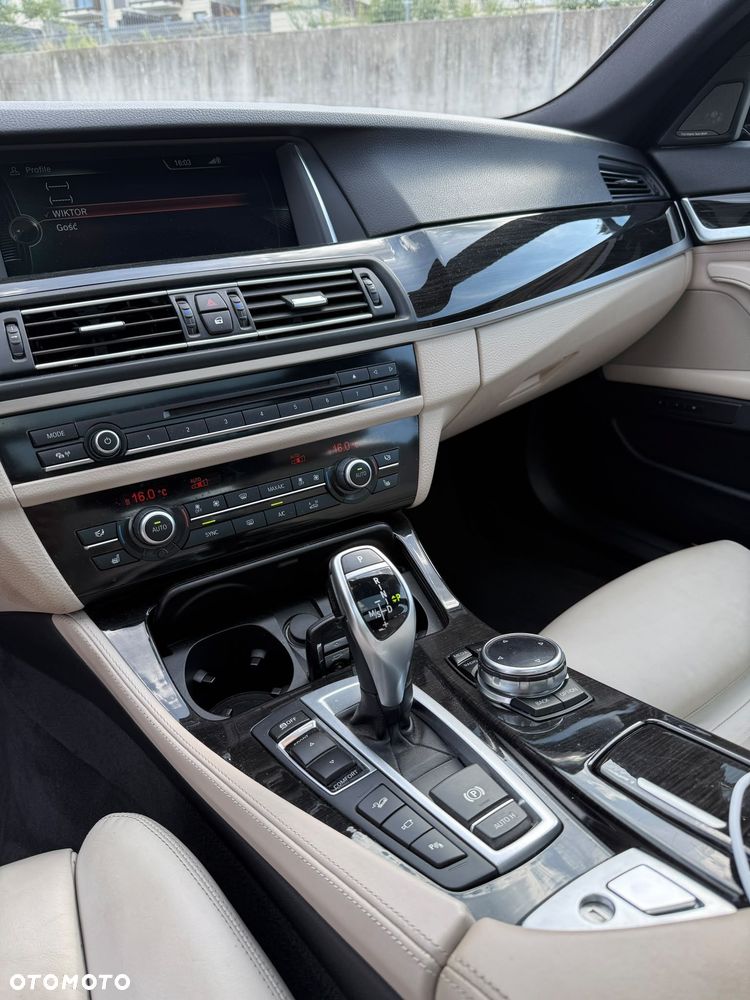 BMW Seria 5 530d xDrive Luxury Line - 12