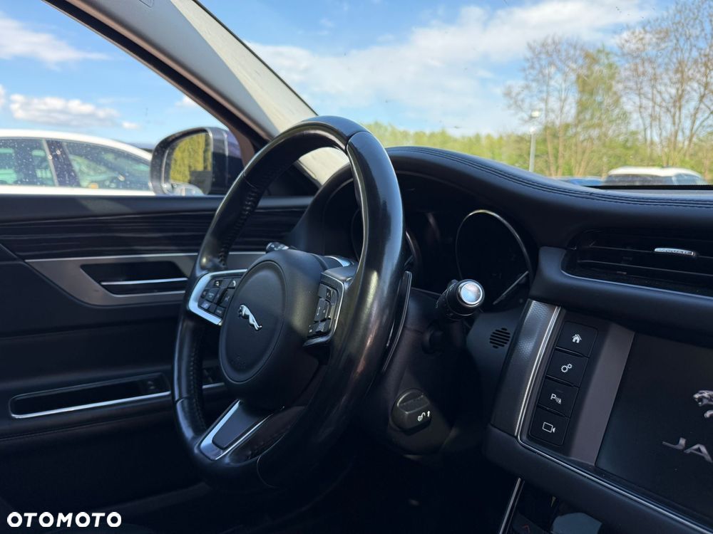 Jaguar XF 2.0 i4D Prestige - 15