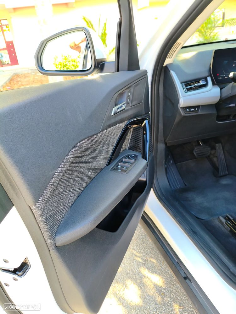 BMW iX1 eDrive20 - 21