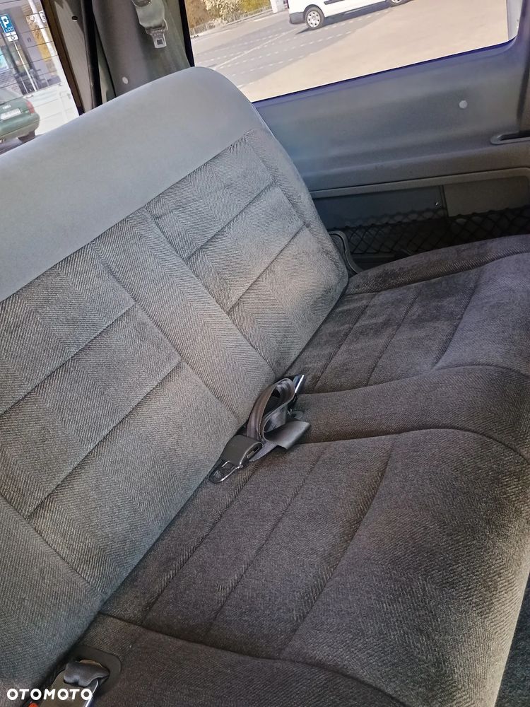 Ford Aerostar - 11