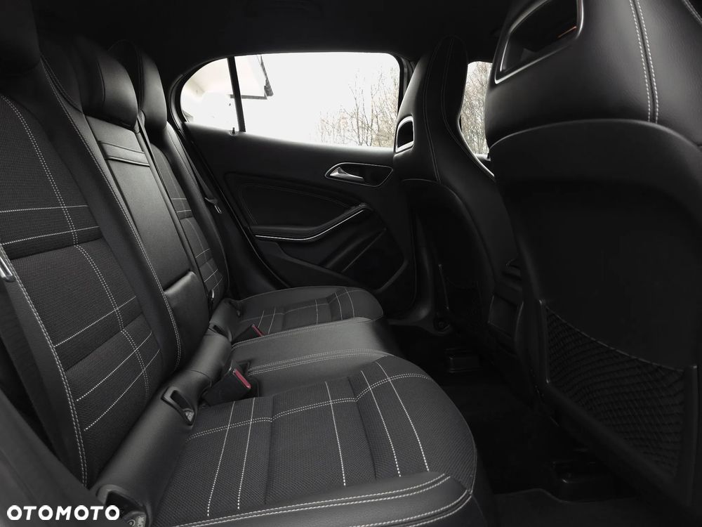 Mercedes-Benz GLA 200 - 21