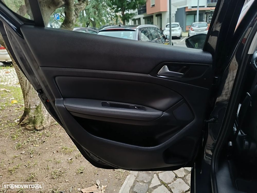 Peugeot 308 PureTech 130 EAT8 Allure - 20