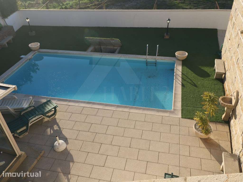 Moradia Exclusiva com Piscina - Grande imagem: 4/19