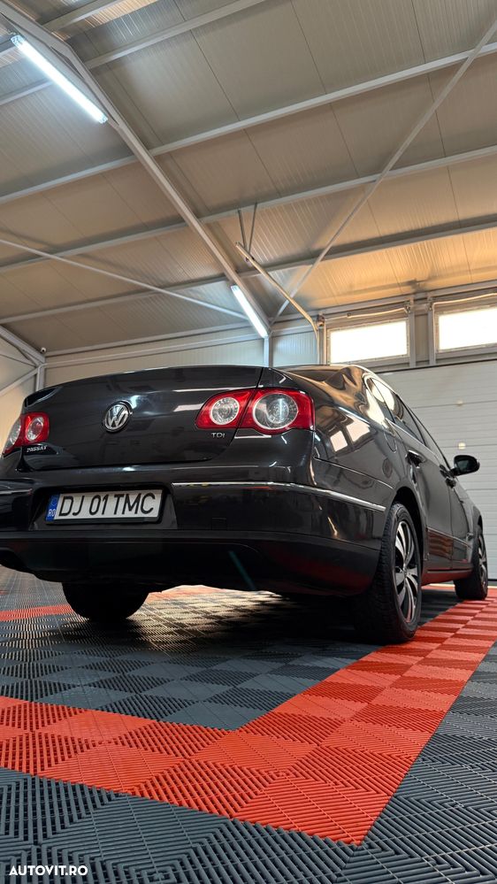Volkswagen Passat 1.9 TDI Highline - 1