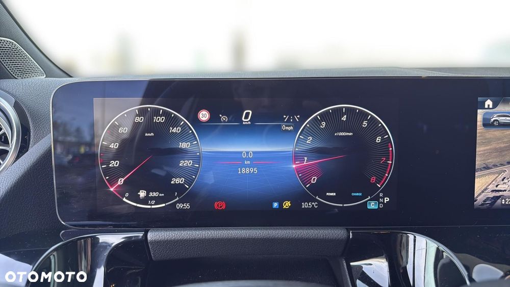 Mercedes-Benz GLA - 12