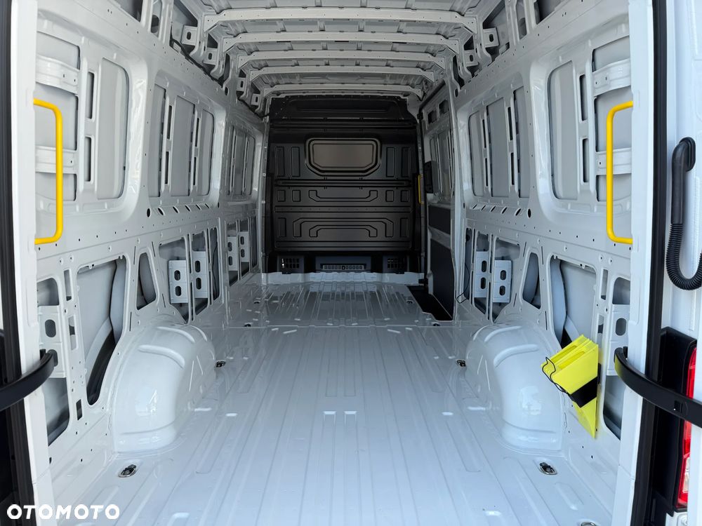 Volkswagen Crafter - 13