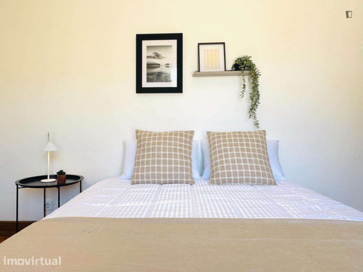 Quarto - localizado em Montes Claros Coimbra - Grande imagem: 4/9