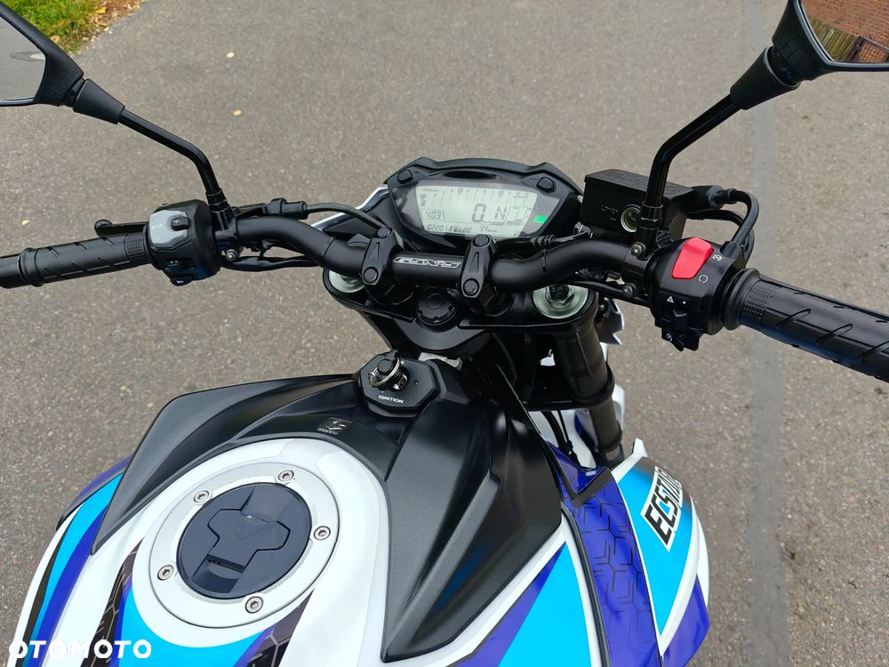 Suzuki GSX - 16