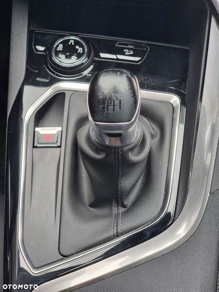 Peugeot 3008 1.2 PureTech Allure S&S - 36