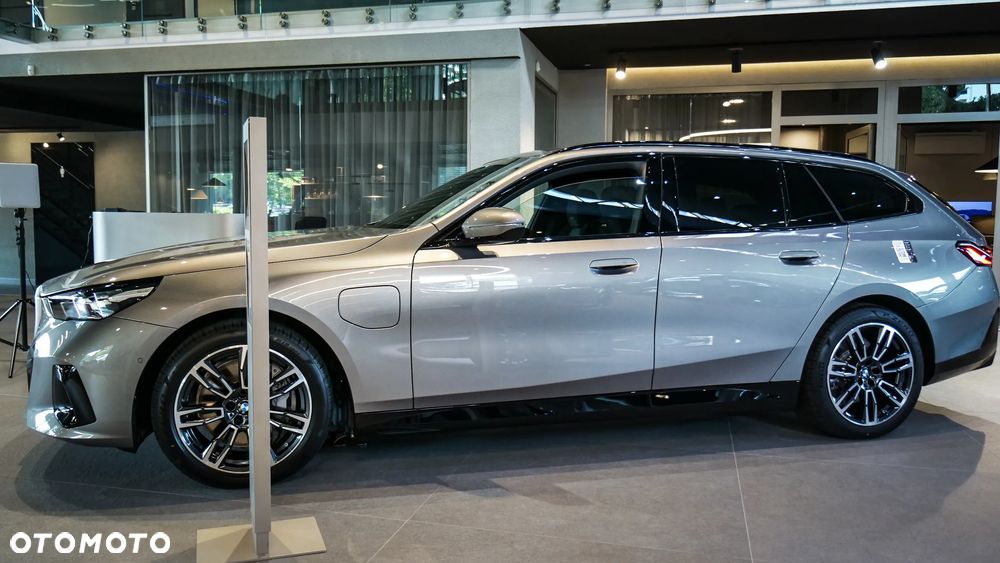 BMW Seria 5 550e xDrive PHEV M Sport - 5