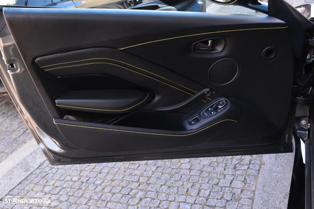 Aston Martin Vantage Roadster V8 - 28