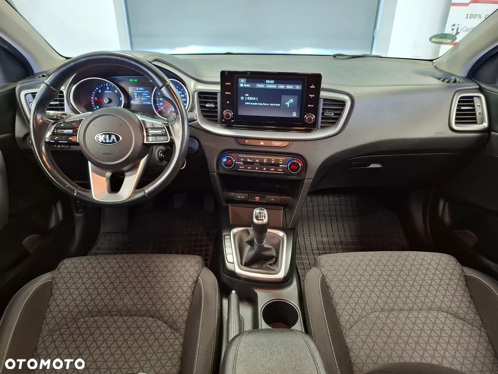 Kia Ceed 1.6 CRDi mHEV M - 4