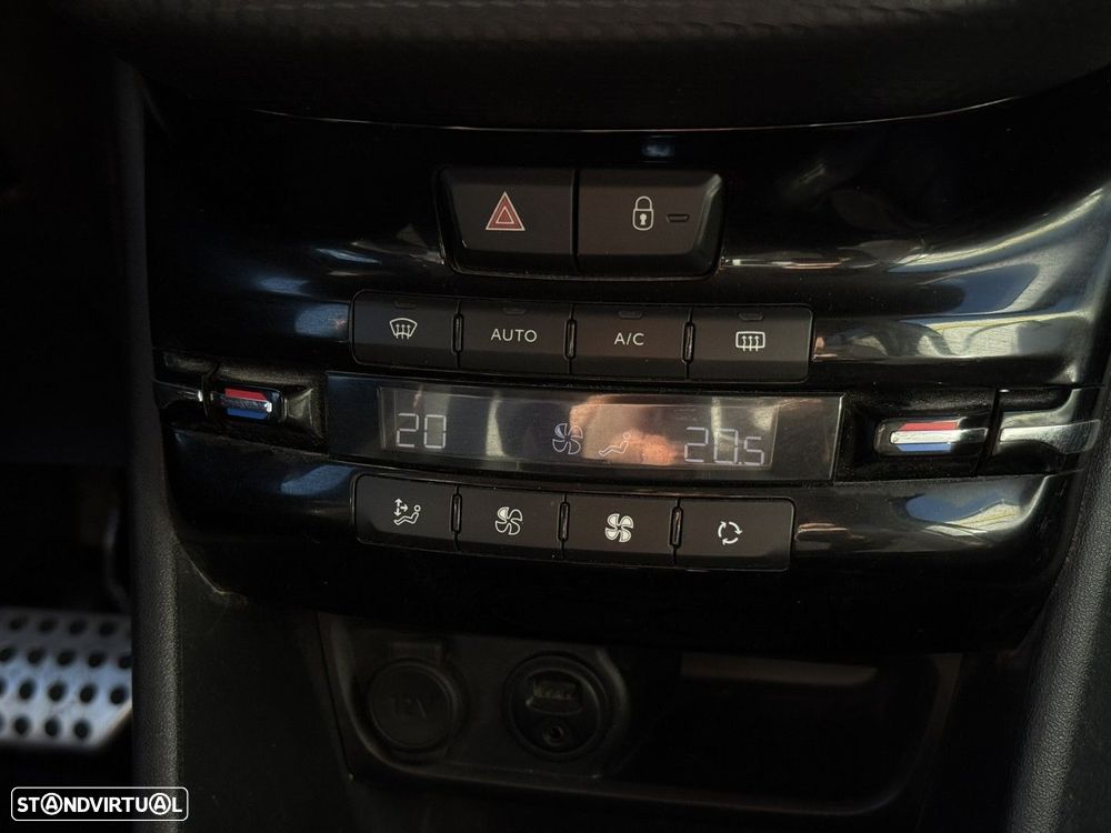 Peugeot 208 1.2 PureTech GT Line EAT6 - 12