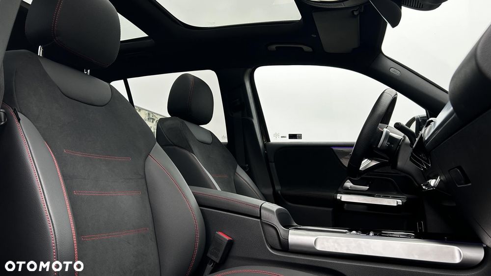 Mercedes-Benz GLB - 24