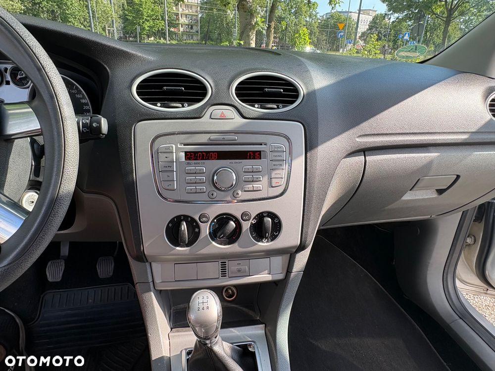 Ford Focus 1.6 16V Ambiente - 8