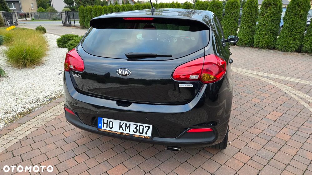 Kia Ceed 1.6 CRDi 128 Dream Team Edition - 6