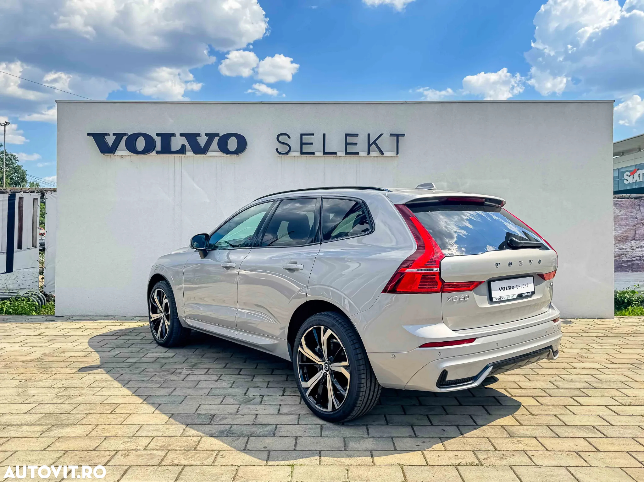 Volvo XC 60 B4 MHEV AT AWD Plus Dark - 4