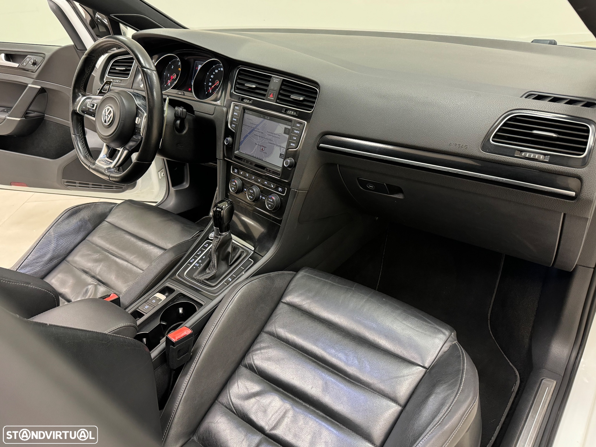 VW Golf 2.0 TDI GTD DSG - 40