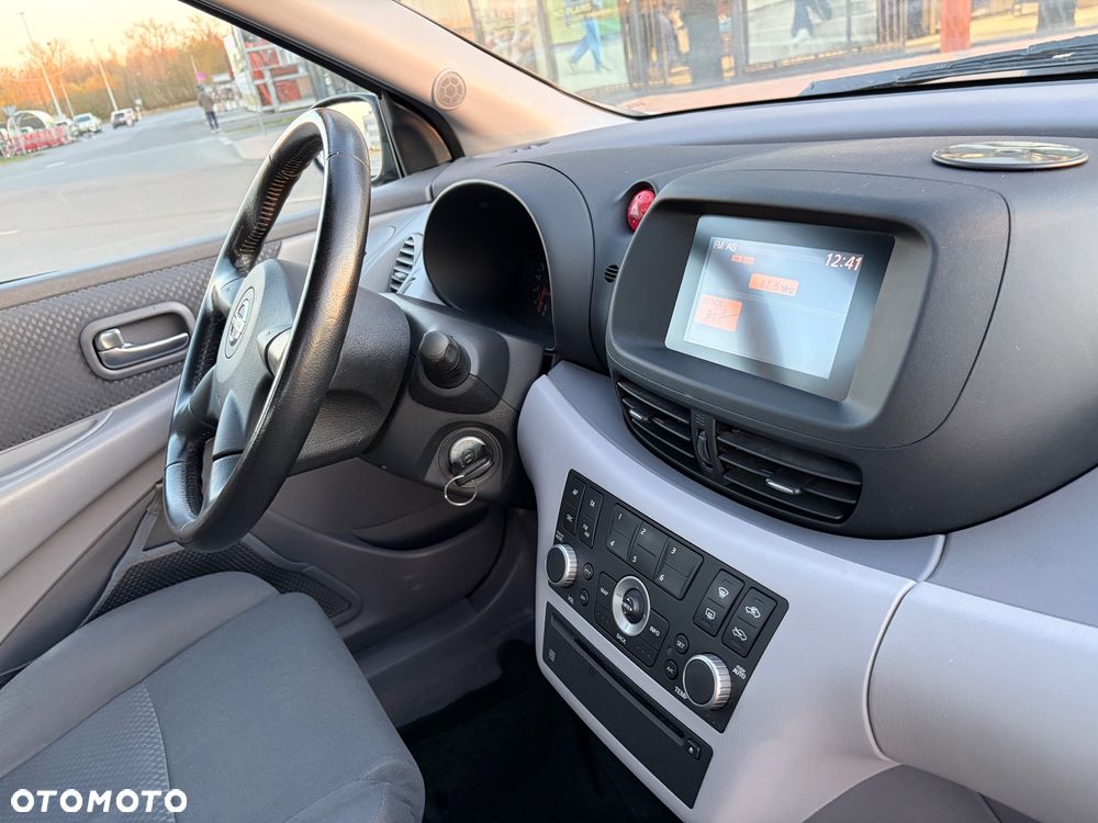 Nissan Almera Tino acenta PLUS - 9