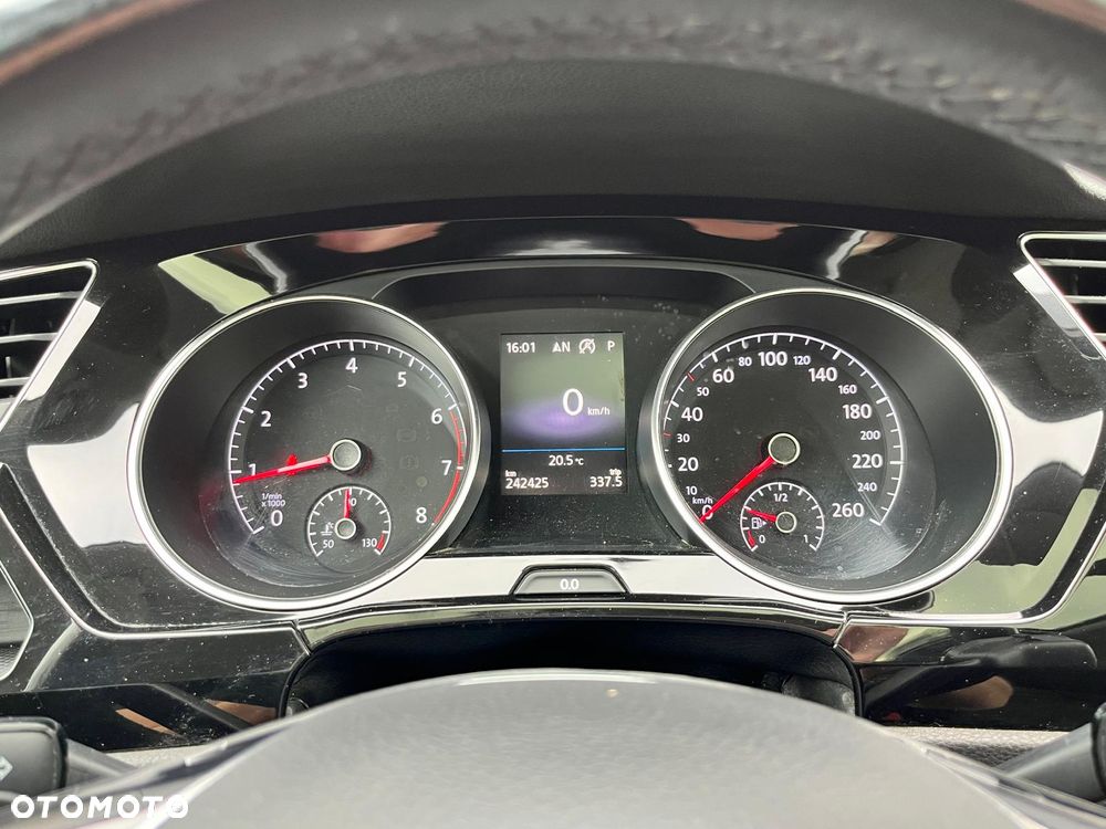 Volkswagen Touran - 28