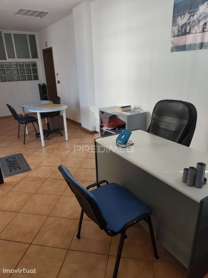 Quarteira -loja destinada a comércio e serviços - Grande imagem: 2/12
