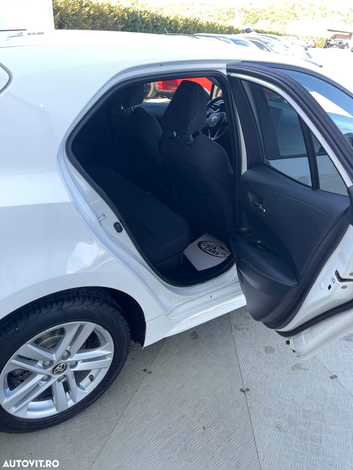 Toyota Corolla 1.8 Hybrid Comfort - 23
