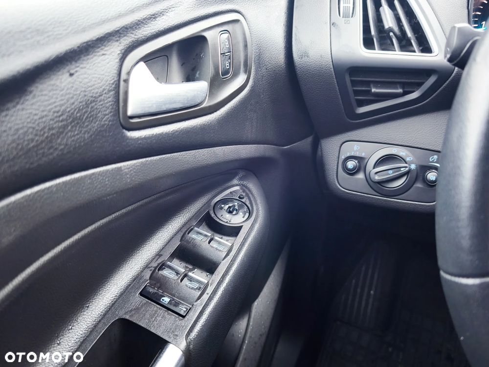 Ford Kuga 1.5 EcoBoost 2x4 Titanium - 17