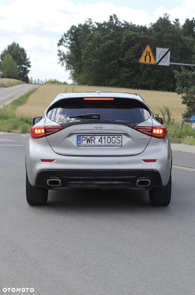 Infiniti Q30 - 3