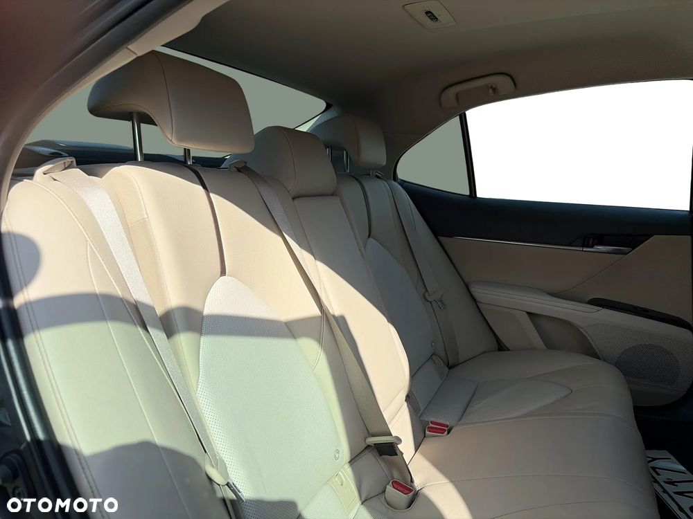 Toyota Camry 2.5 Hybrid Executive CVT - 39