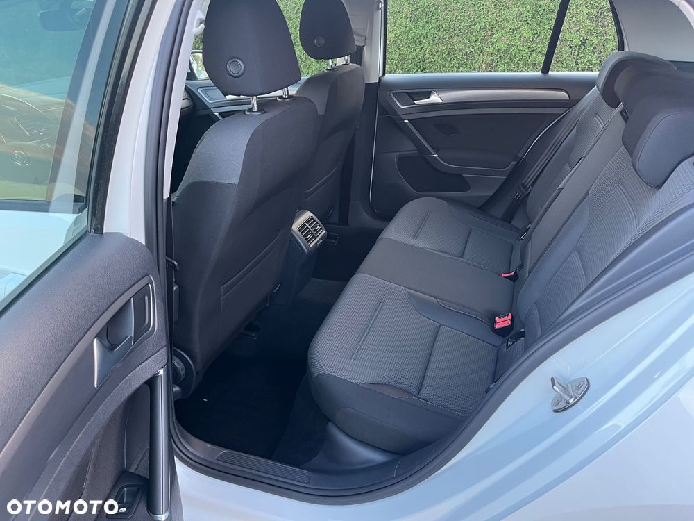 Volkswagen Golf - 28